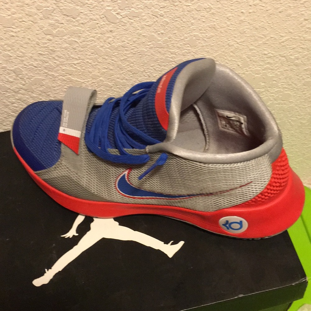 Nike - Picture 3 of 6